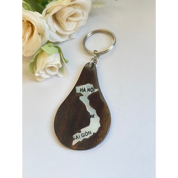 Beautiful Vintage Keychain - Picture 1 of 3